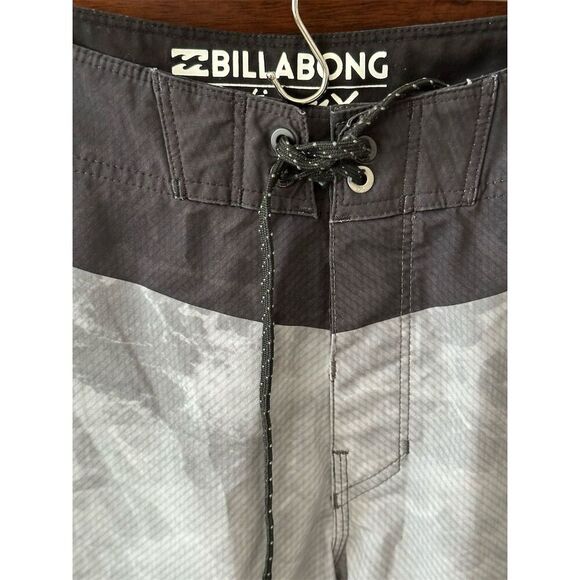 Billabong Men's Gray Striped Board Shorts Size 30 Beach Surf Casual - Picture 4 of 7